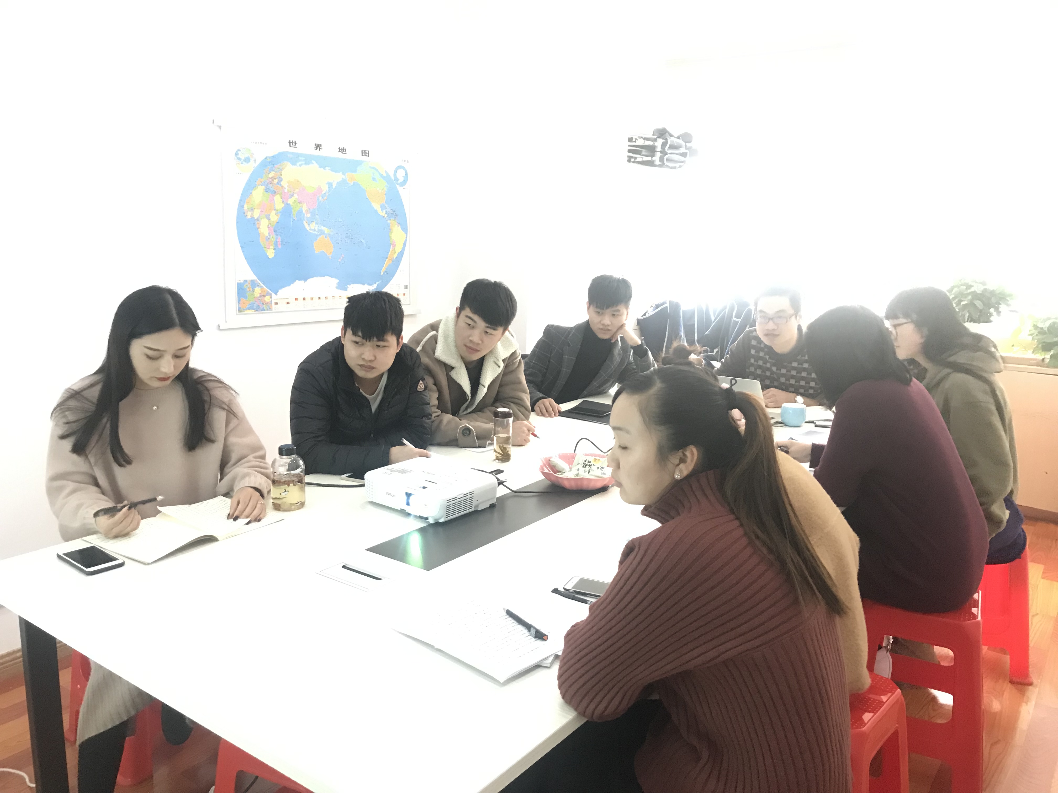 康华员工每周工作交流会